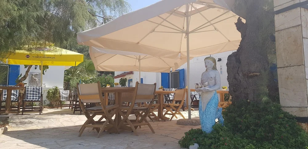 Elenas Seaside Apartments & Studios