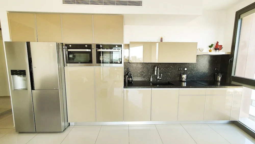 Design Apt Parking Included 2BDR TL16