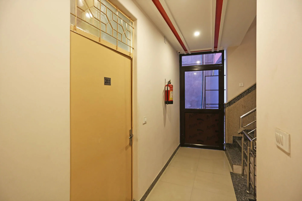 OYO 11384 Hotel Diamond Star