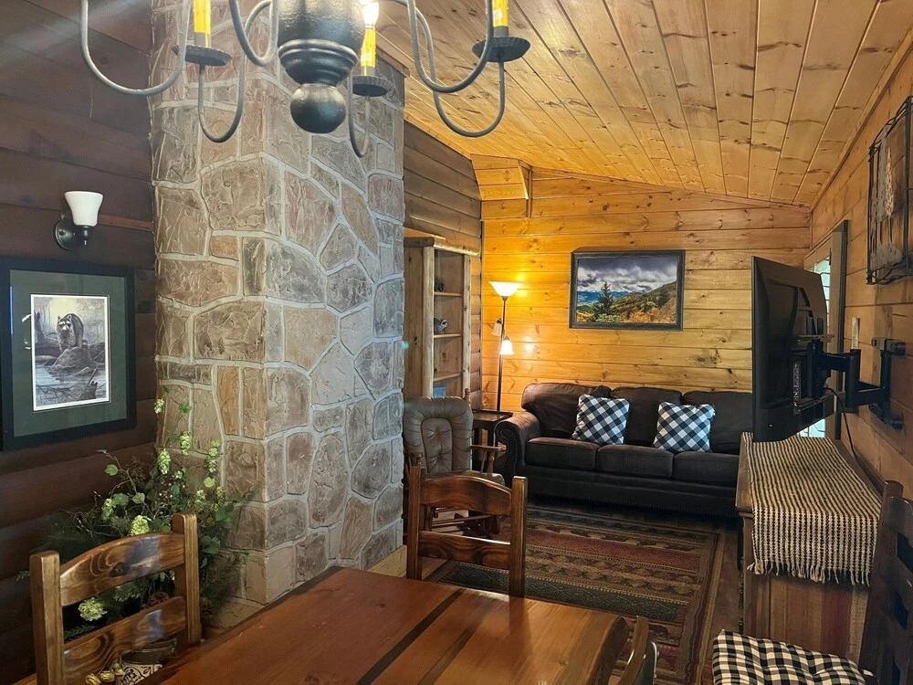 ER258- Sweet Memories Great location- Close to town cabin