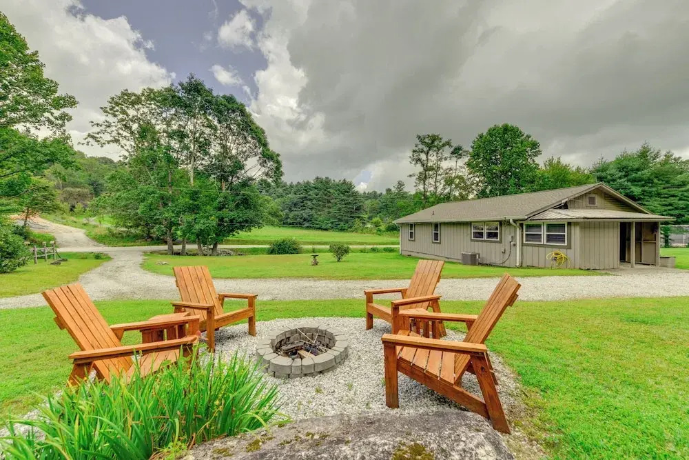 2 Mi to Ski Sapphire: Pet-friendly Cashiers Cabin