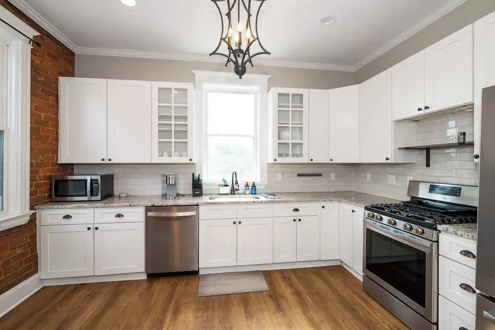 Ludlow Lodge w/ City Views