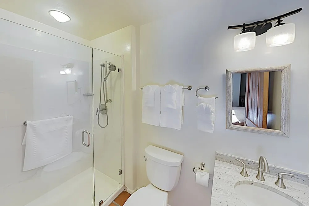 Luxurious 2-unit Hideaway At Zona Rosa Downtown 4 Bedroom Condo