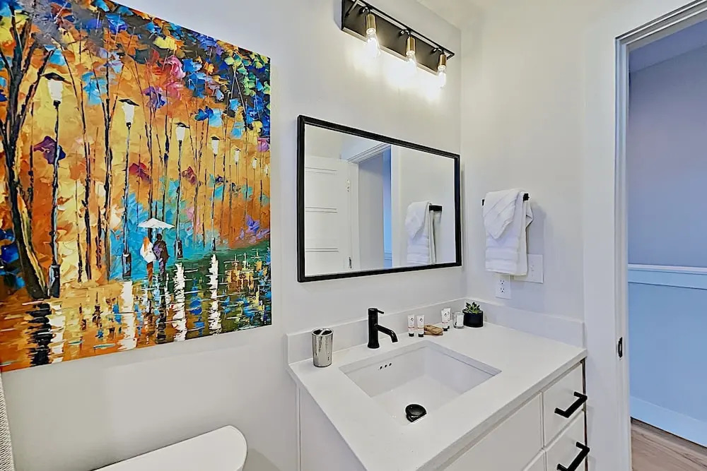 Lavish Eastside W/ Private Rooftop Deck 2 Bedroom Condo