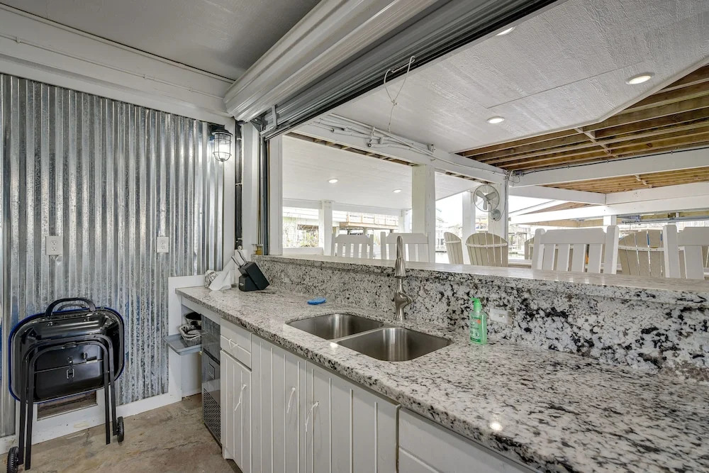 Canal Access & Decks: Bayfront Jamaica Beach House