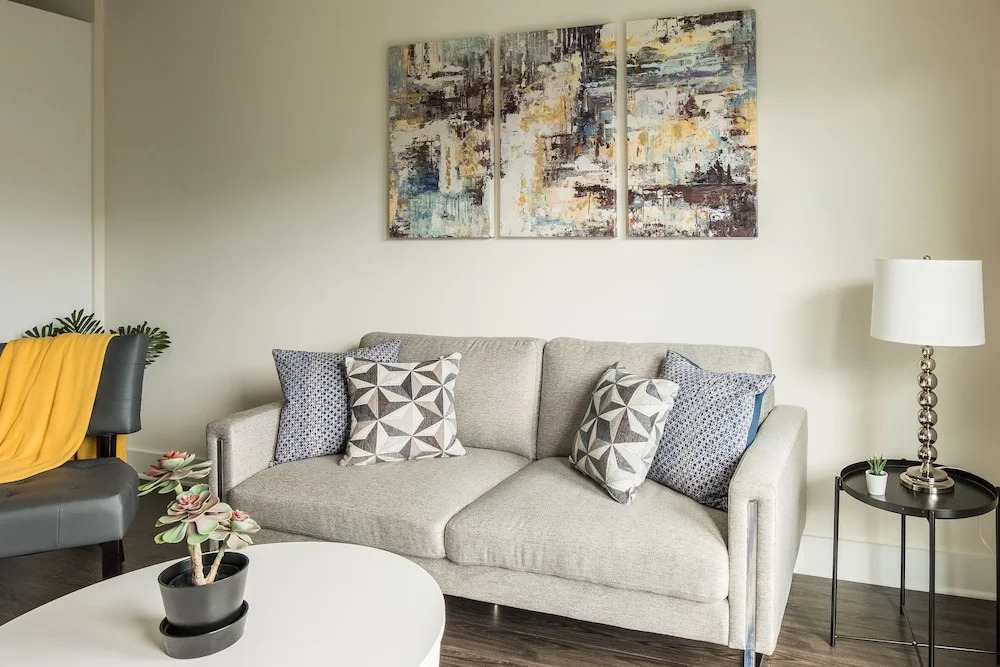 1 BR International Plaza Apt by Frontdesk