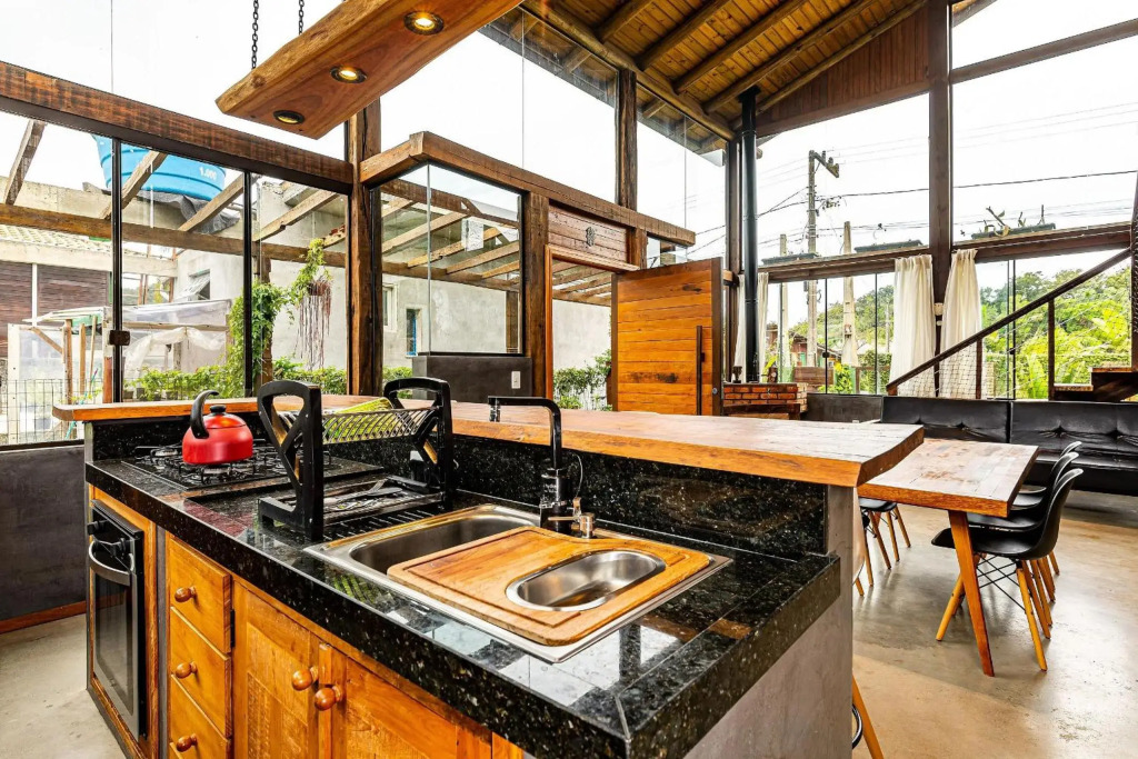 Duplex 3Q Churrasq. e Garagem prox a praia EMB686
