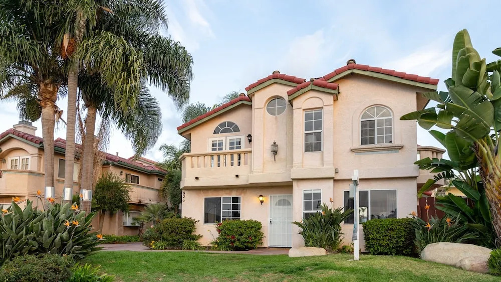 WanderJaunt | Emerald St Townhomes