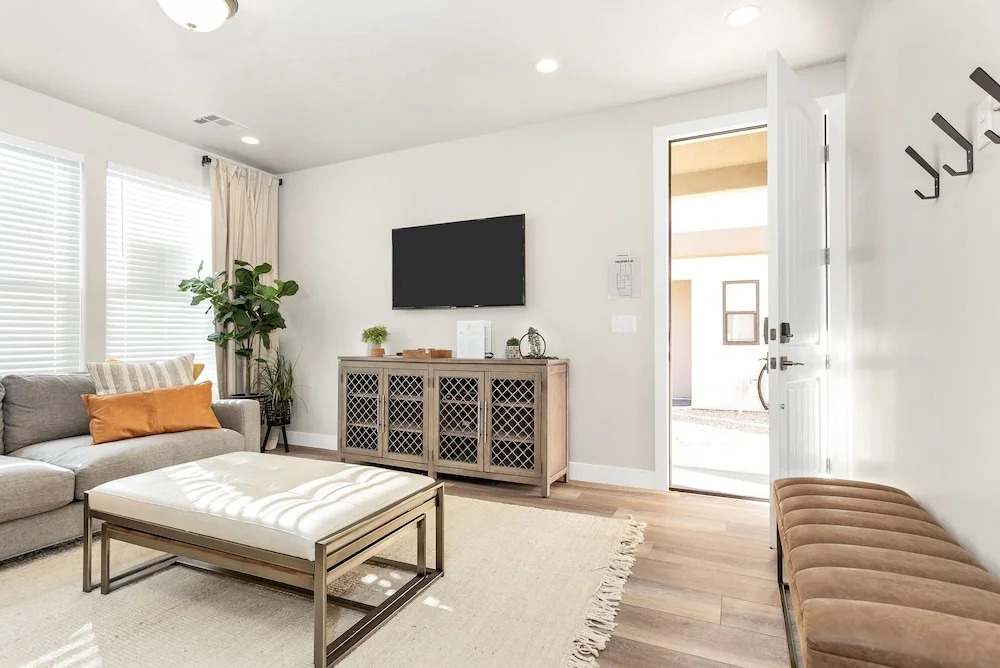 Family Fun Getaway #2333 5 Bedroom Townhouse by RedAwning