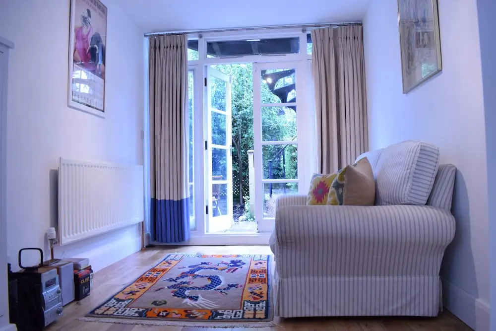 Spacious 1 Bedroom Apartment With Garden