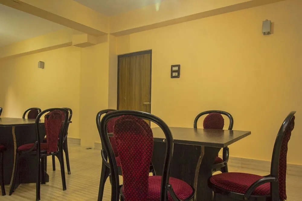 OYO 18455 Hotel Golden Shangrila