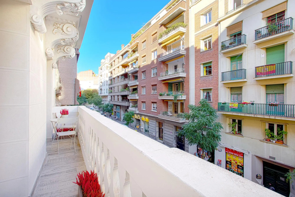 Wonderful 2 bedroom apartment perfect location . Chamberí