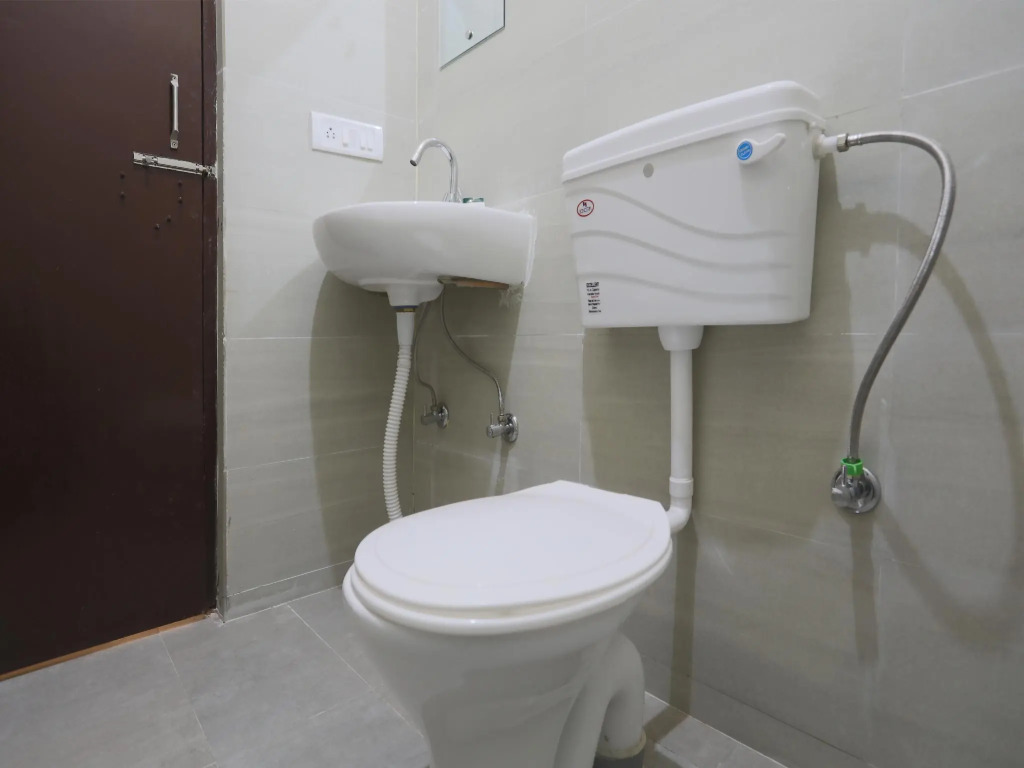 OYO 45288 Hotel 2 Yaars