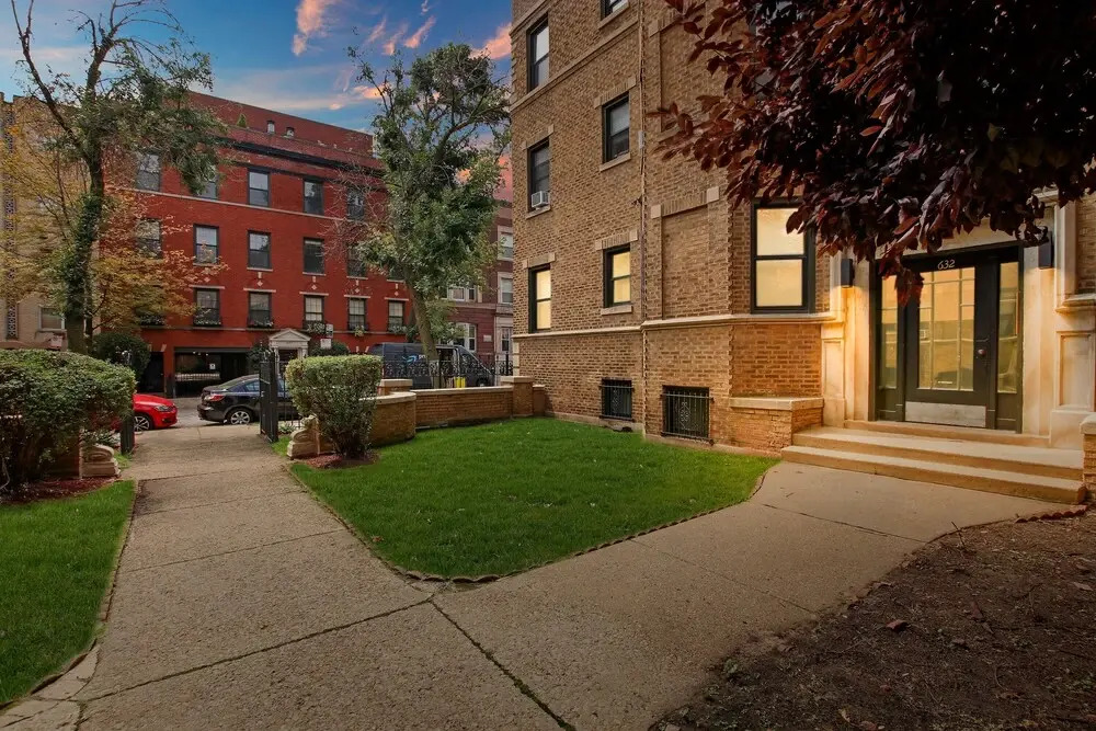 Chicago Lifestyle 3BR Apt in Lake View