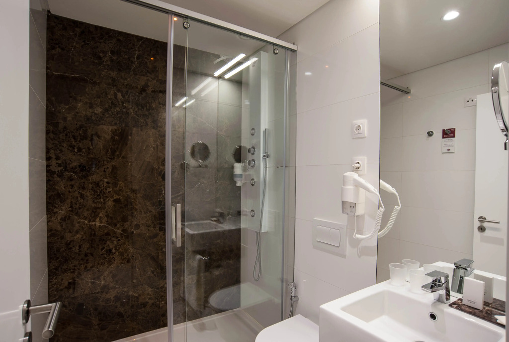 The 7 Hotel, Suites, Studios & Apartments
