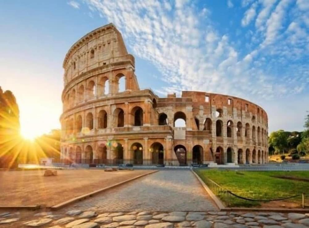 Leos Colosseum - Private Apartments