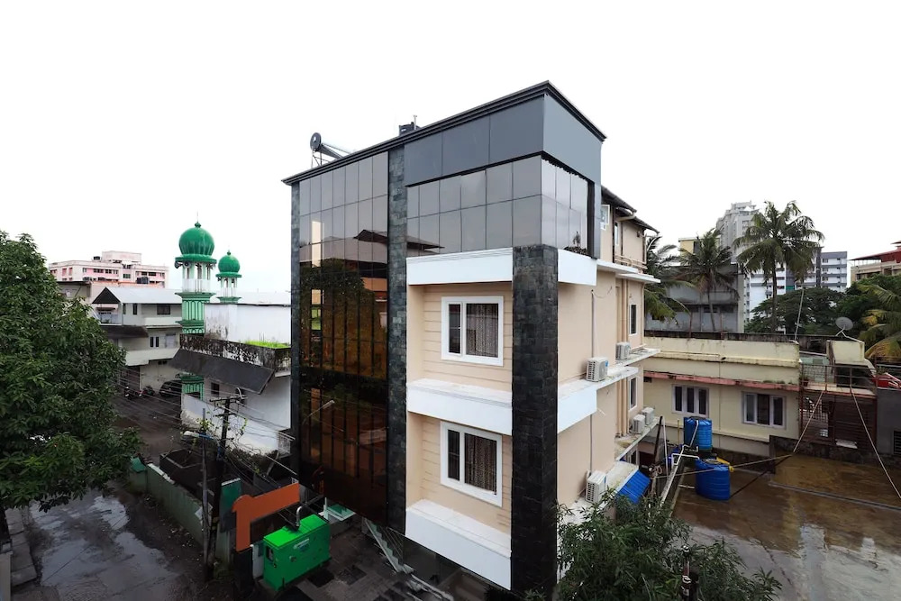 OYO 6728 Almas Residency