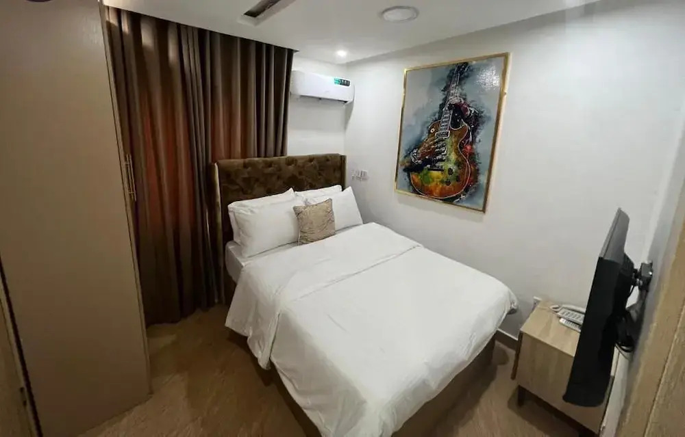 Thapunchline Apartments & Hotels