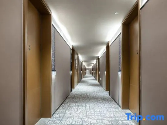 Atour Hotel Shanghai Jingan IMIX Park