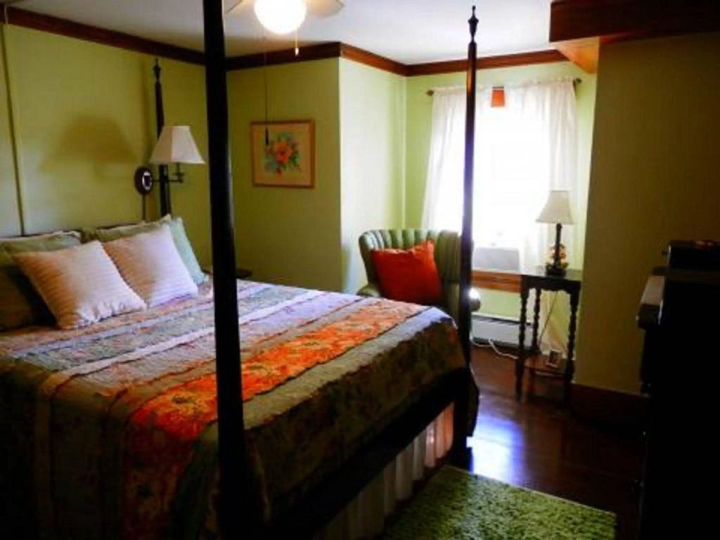 Follansbee Inn