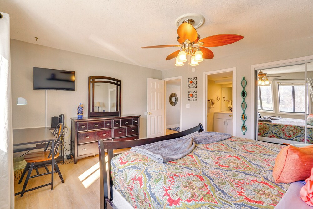Charming Condo w/ Pool Access in Osage Beach!