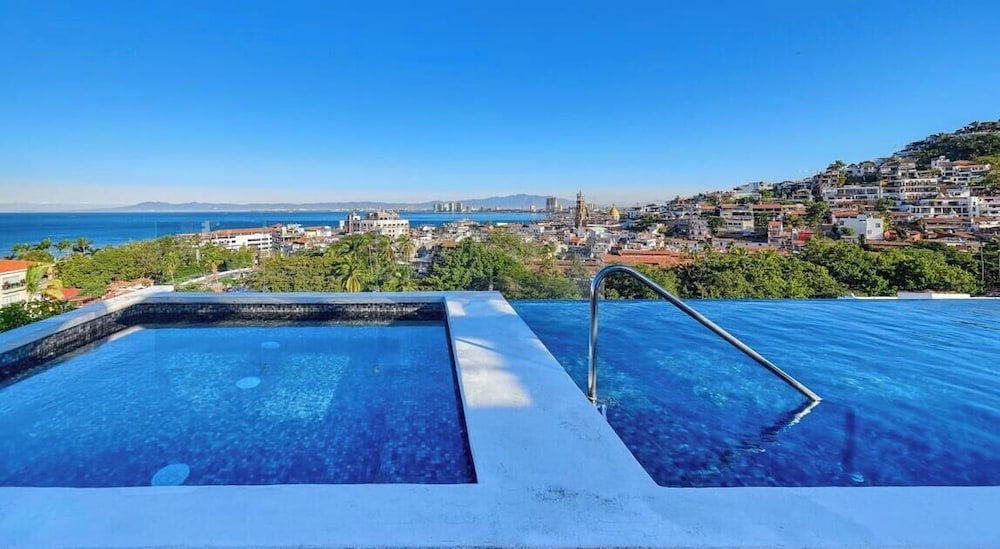 Studio in Romantic Zone - Rooftop Pool - King Bed