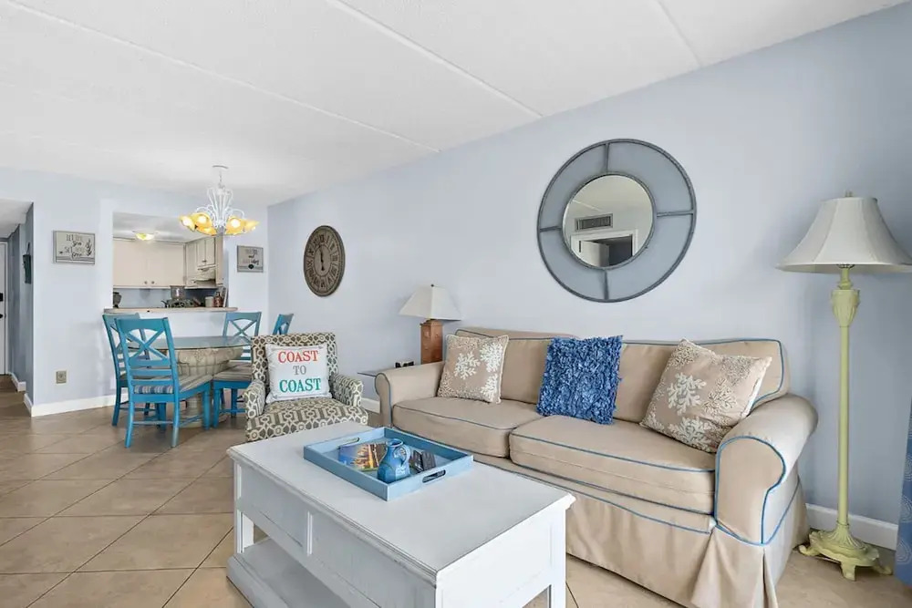 Spacious 2BR Resort Condo Beach, Hot Tubs & Family-friendly Fun