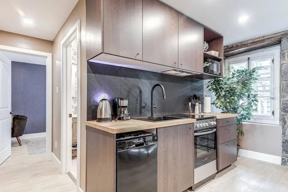 Beautiful Vieux Quebec 2 Bed Apt