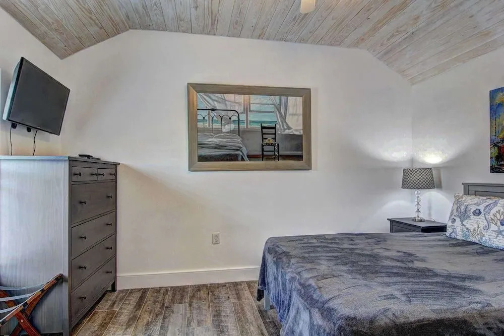 Coastal - 1 Br Home