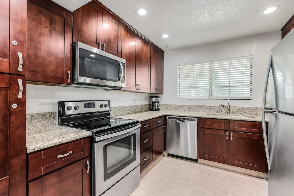 2BR 2BA Stylish Palm Springs Condo