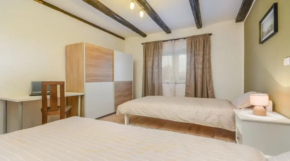 Villa Martin - Fast WiFi, Near restaurant, Fenced Yard, Pavilion, Center of Village