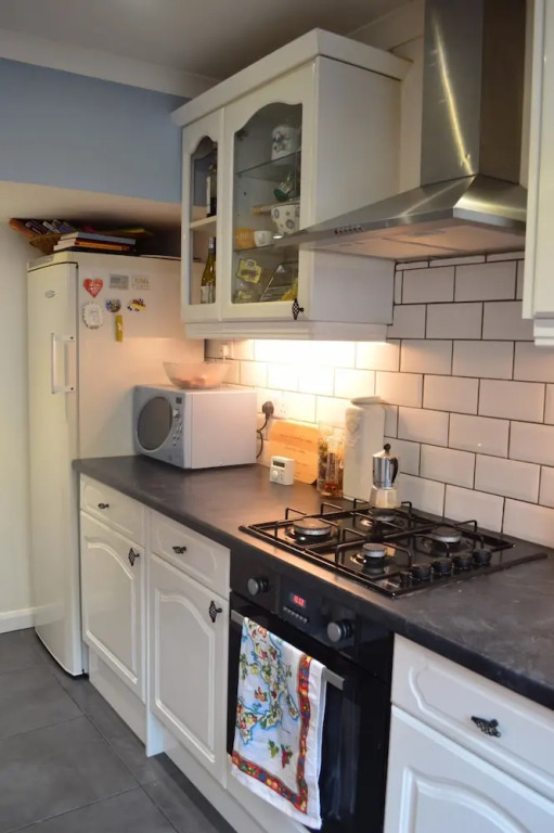 2 Bedroom Maisonette With Garden in Bow
