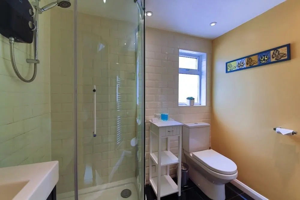 Bright and Spacious 1 Bed Flat With Garden