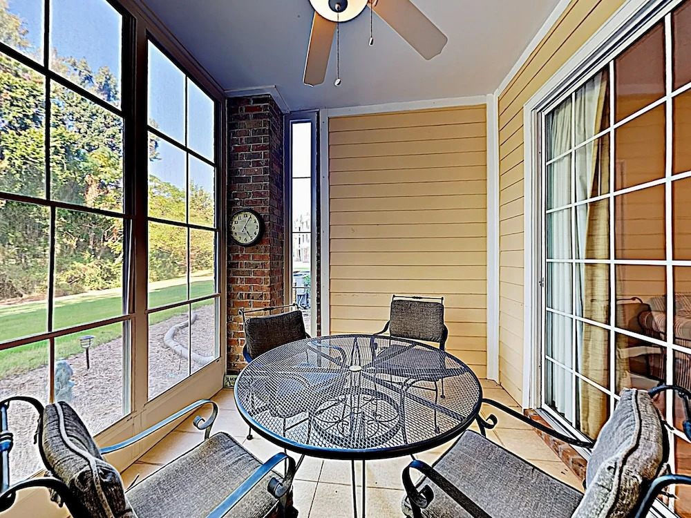 Exclusive Greenbriar W/ Golf & Beach Shuttle 2 Bedroom Condo