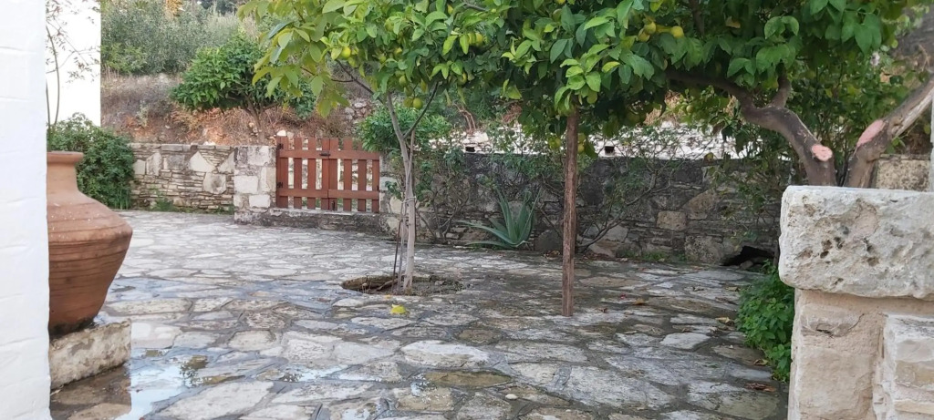 Traditional house in Asfendiou