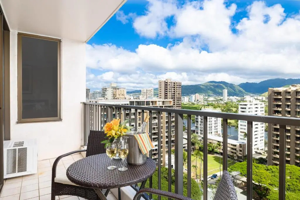 Beautiful 17th Floor Condo with AC, WiFi, Parking - Short Walk to Beach