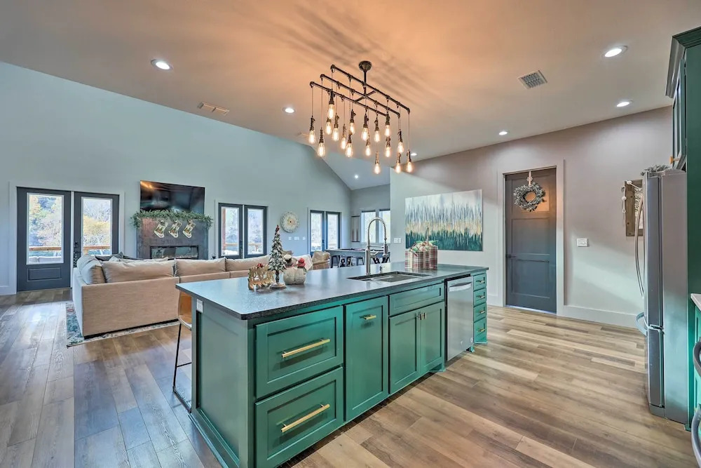 Lavish Riverfront Escape w/ Gas Grill
