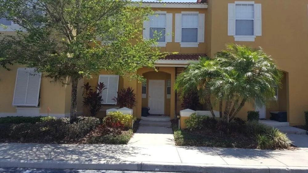 3br, 2.5ba T/ W/ Al Fresco Patio Dining 3 Bedroom Townhouse