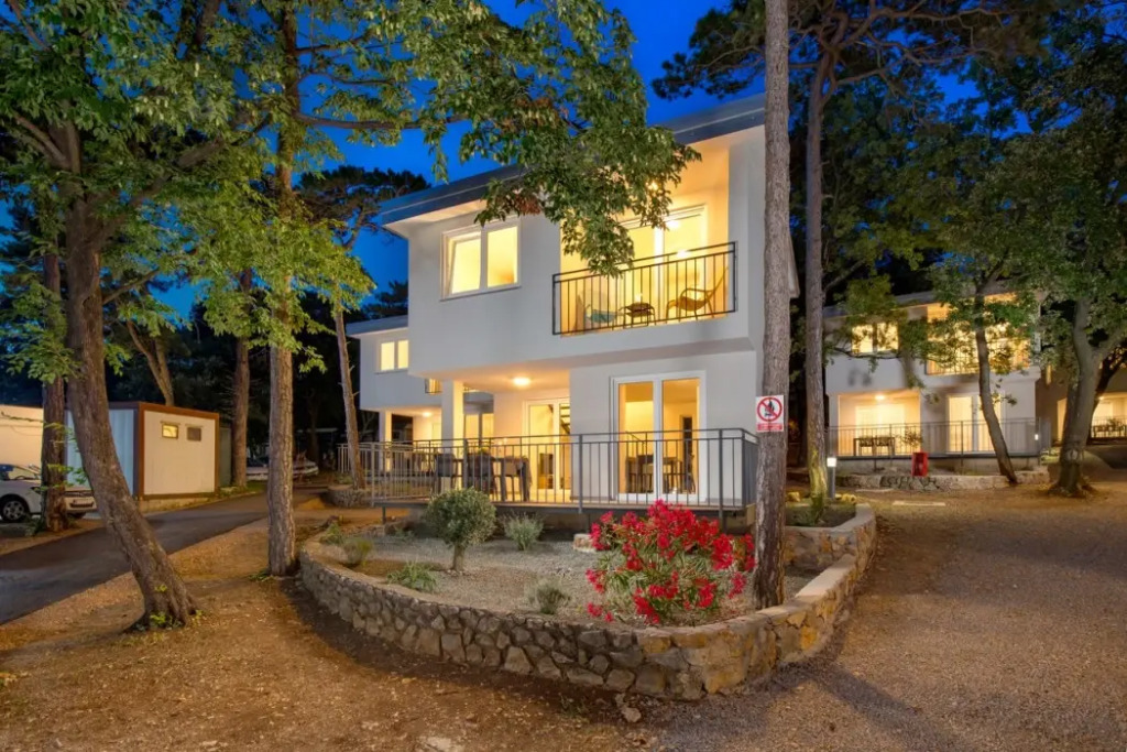 Holiday Homes Oštro