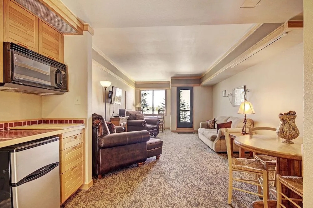 2762 Slopeside by RedAwning