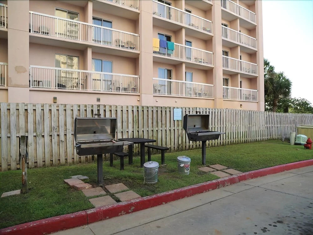 Shoalwater 1106 3 Bedroom Condo by RedAwning