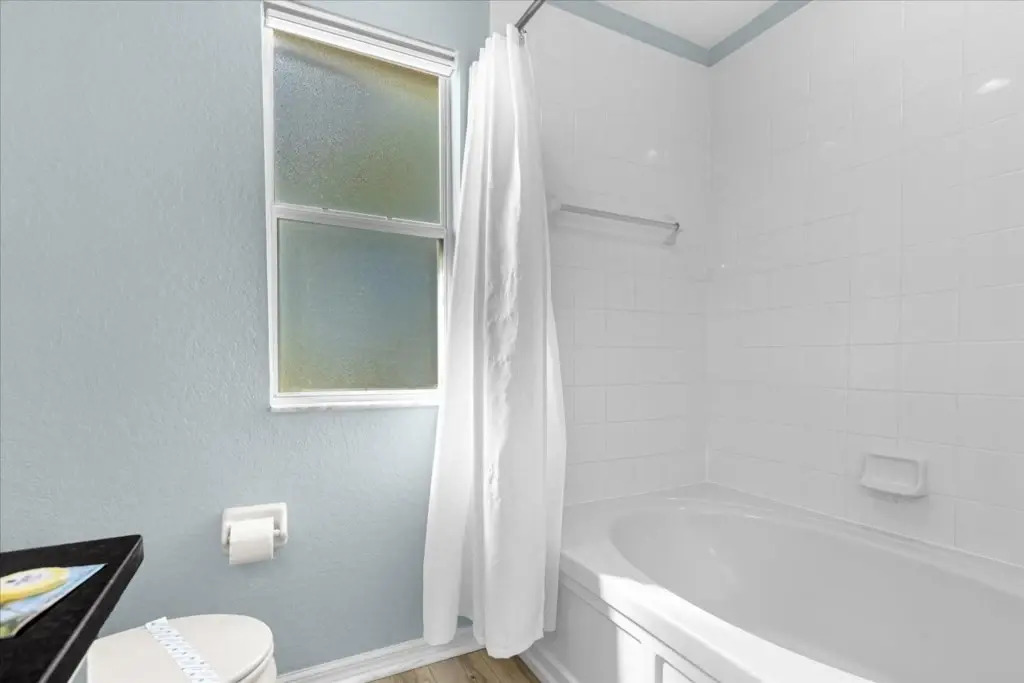 3 Bedrooms 3 Bathrooms Regal Oaks 5714 Dd