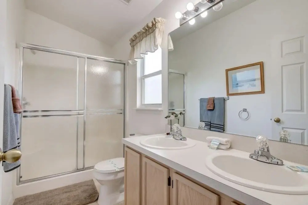 South Facing/pet Friendly Pool ! 5 Bedroom Home
