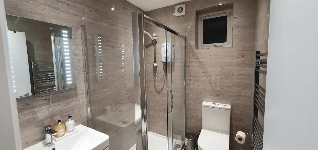 Garland Stylish Apartment 2 In Greater London