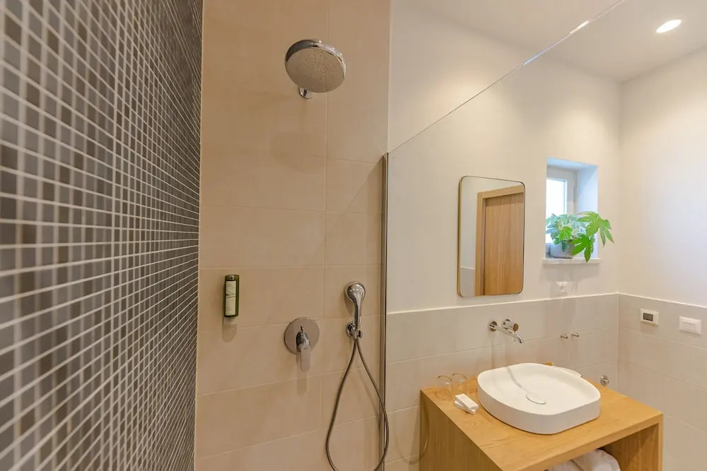 The Olive Poolhouse