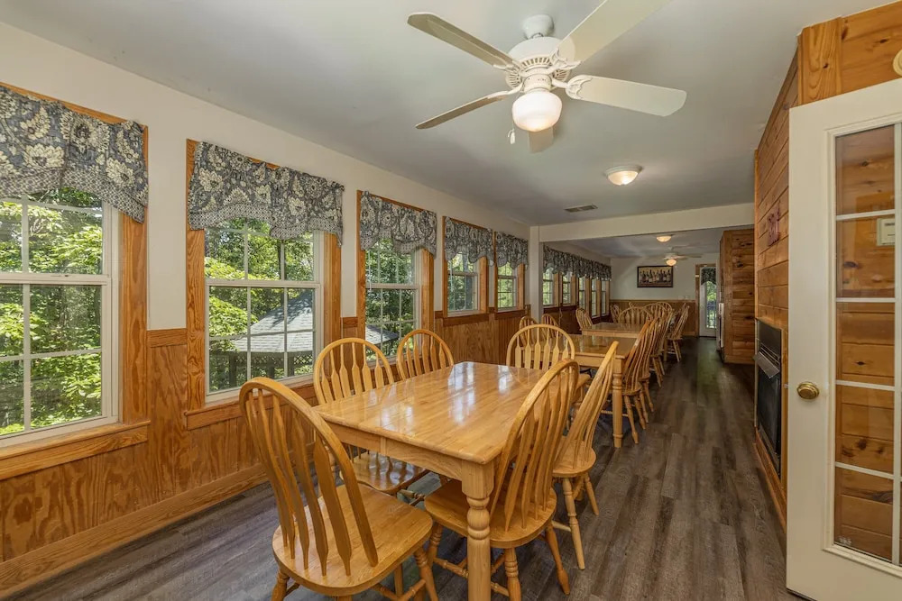 Magnolia Place 5 - Eight Bedroom Chalet