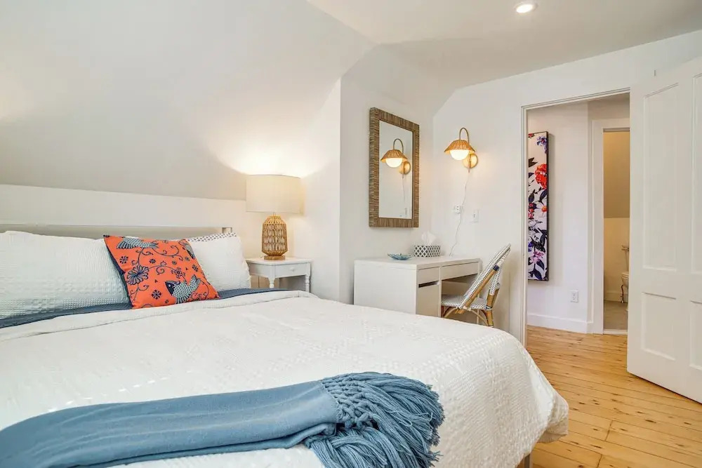 Walk to 2 Beaches! Group-friendly Pocasset Home