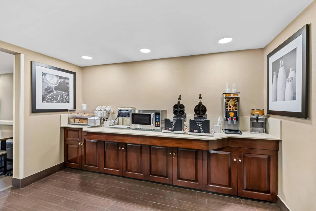 Comfort Inn & Suites Somerset - New Brunswick