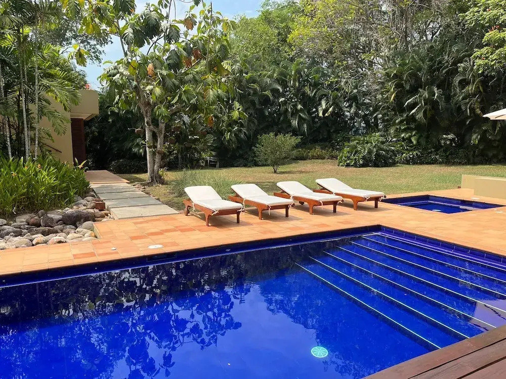w Astonishing 5BR House w Pool in Anapoima