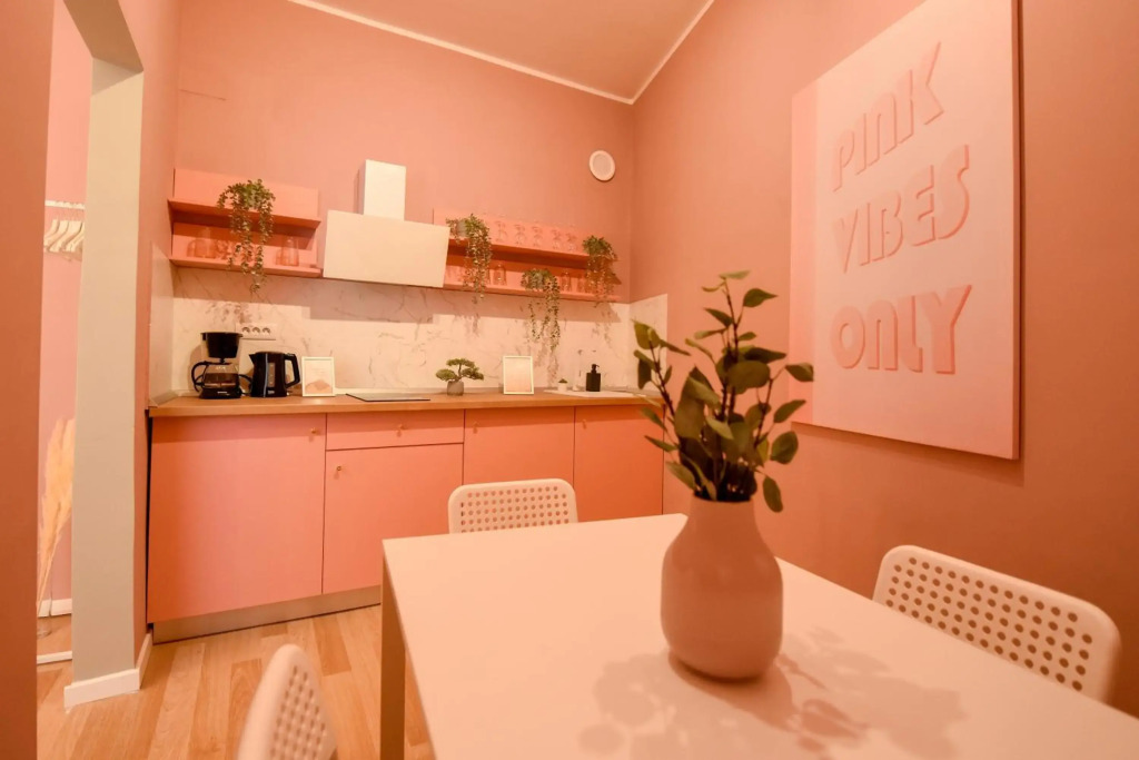 THE ALL-PINK APARTMENT - Wonderful Magheru Studio